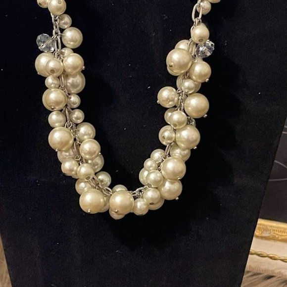Cluster Pearl Necklace - Picture 2 of 3